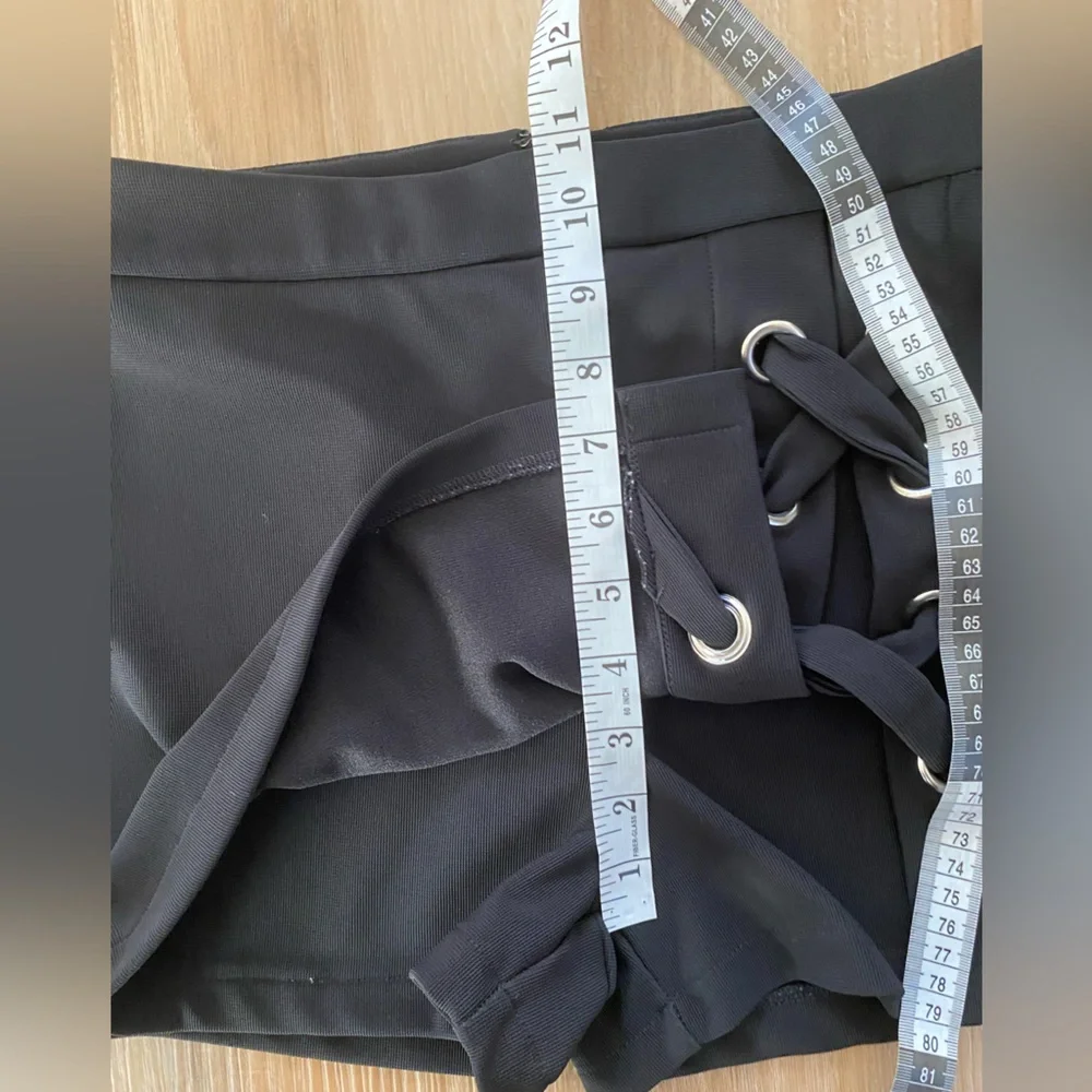 🔥🔥90’s Alanis Morissette Black Girlhood-Rock Skort by Forever 21